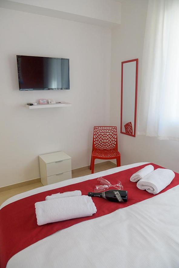 Corallo Rosso B&B แตร์ราซีนี ภายนอก รูปภาพ