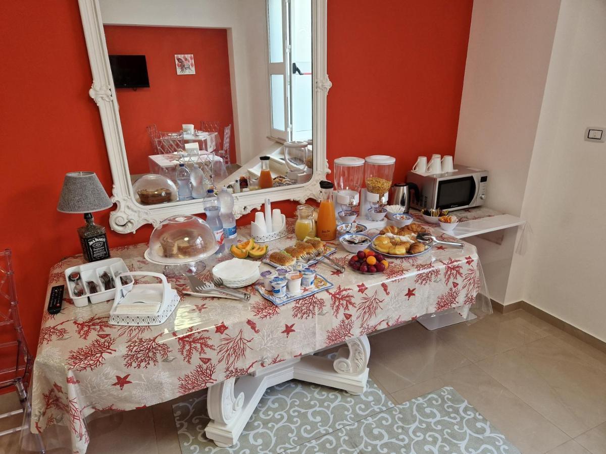 Corallo Rosso B&B แตร์ราซีนี ภายนอก รูปภาพ